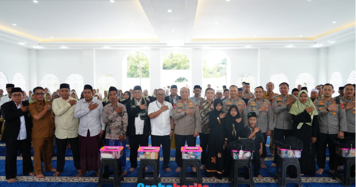 Wakapolri Serahkan Santunan Anak Yatim dan Bansos di SMA Kemala Taruna Bhayangkara Bogor