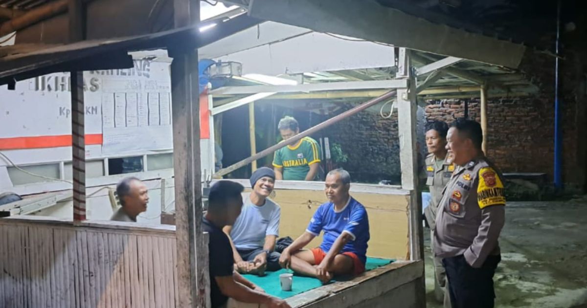 Bhabinkamtibmas Polsek Ciampea Laksanakan Kontrol Ronda Malam, Sampaikan Pesan Kamtibmas kepada Warga