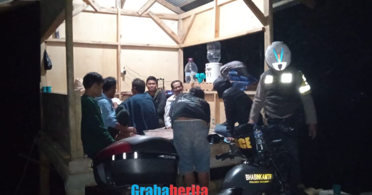 Bhabinkamtibmas Polsek Megamendung melaksanakan giat Kontrol Satkamling / Ronda malam serta sampaikan pesan Kamtibmas