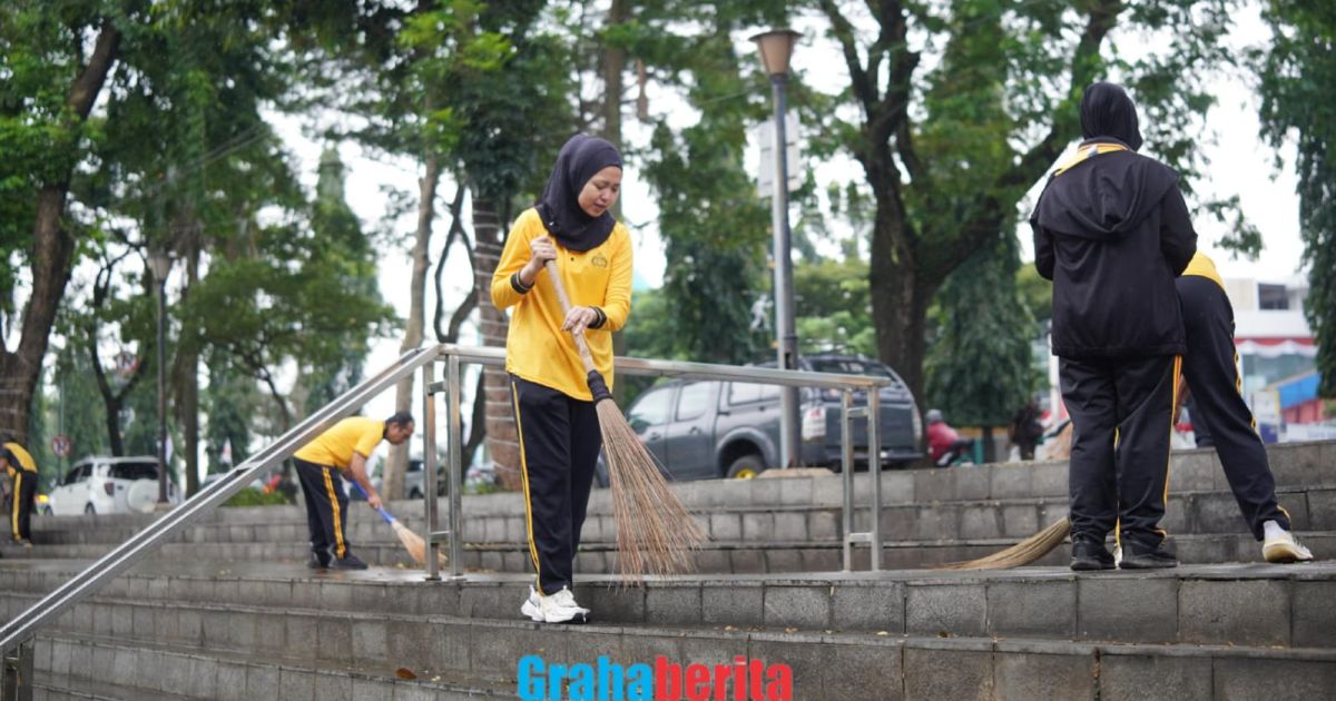 Wakapolres Bogor Pimpin Kegiatan Jum’at Bersih di Kawasan Situ Plaza Cibinong
