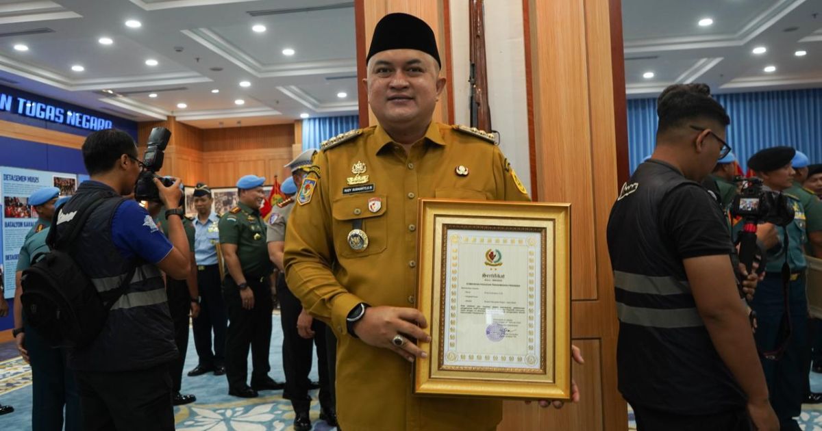 Bupati Bogor Rudy Susmanto Terima Penghargaan Brevet Kehormatan Paspampres 