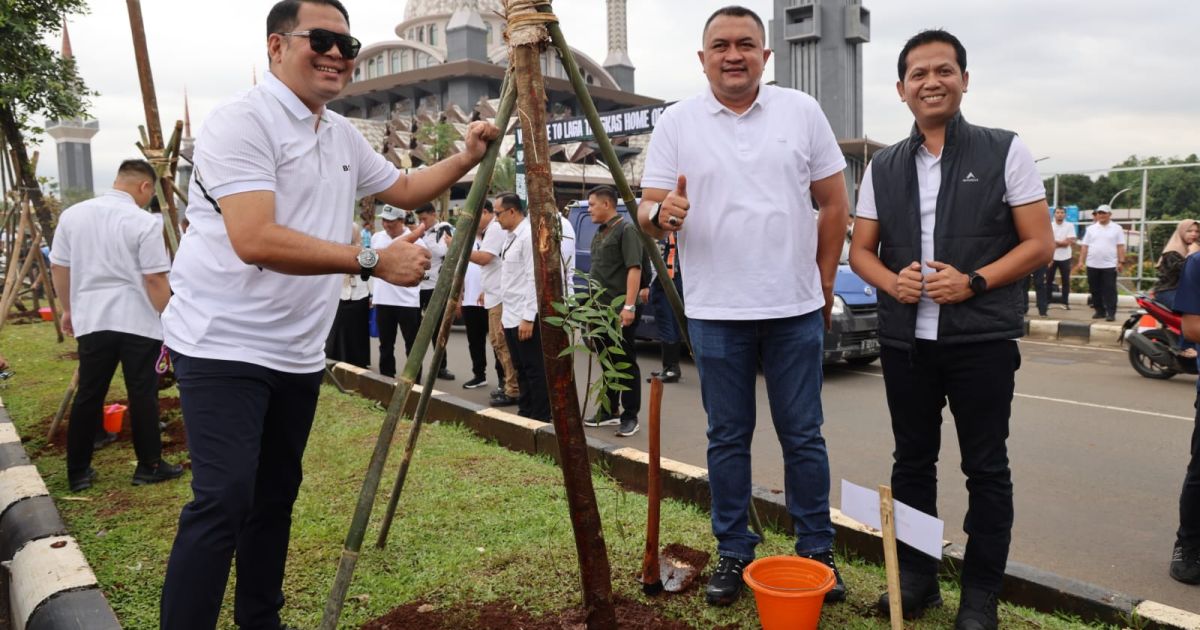 Rudy Susmanto Pimpin Korve Tanam 1.000 Pohon di Kawasan Gelora Pakansari