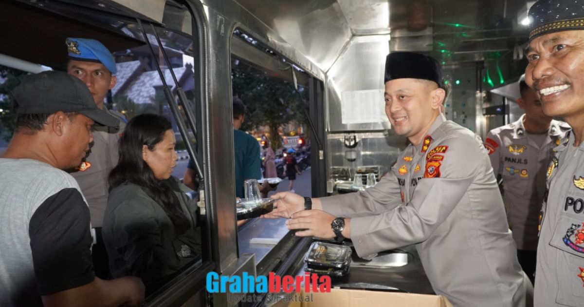 Kapolres Bogor Gelar Bagi Takjil dan Buka Bersama Mahasiswa di Pakansari
