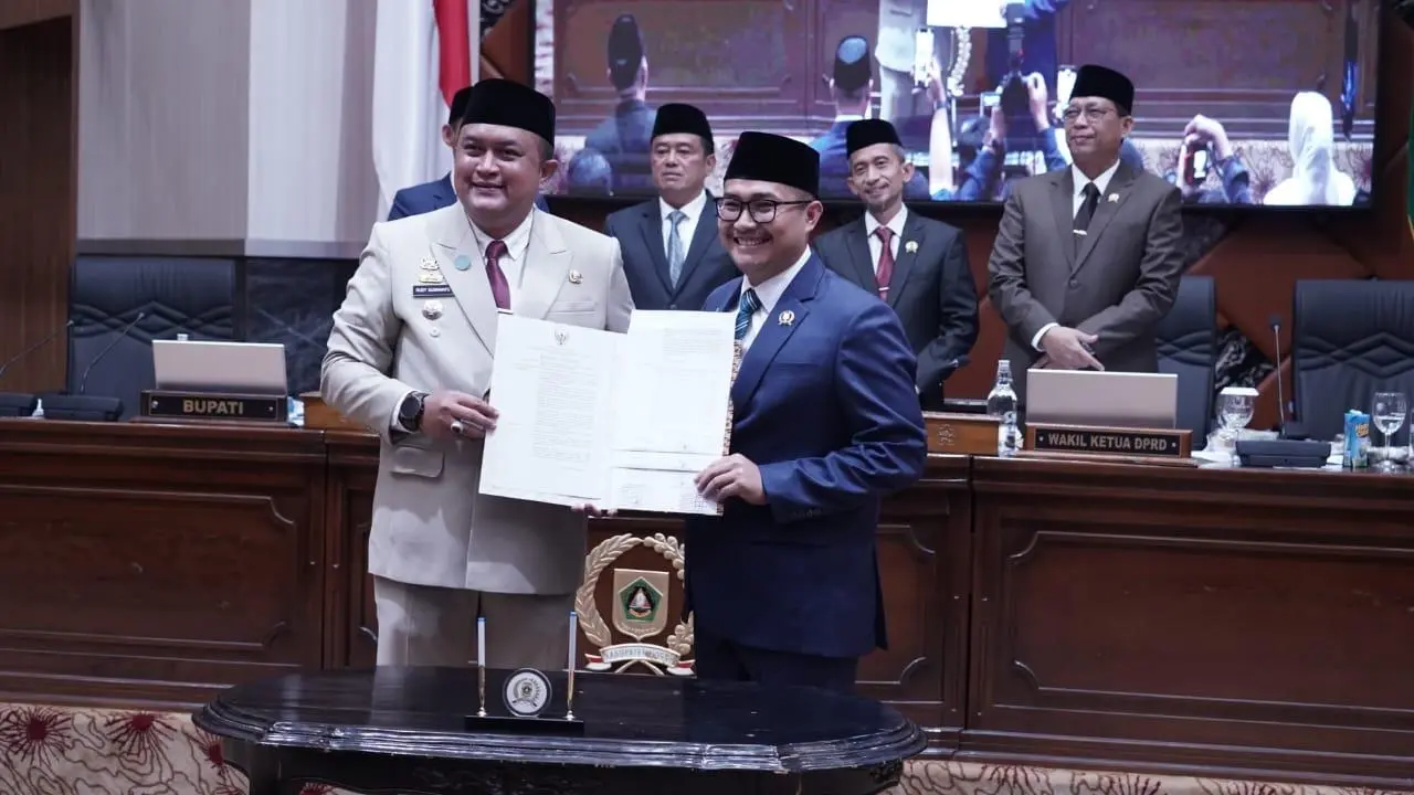 Bupati Bogor dan DPRD Sepakati Raperda Pengelolaan Sampah Jadi Peraturan Daerah