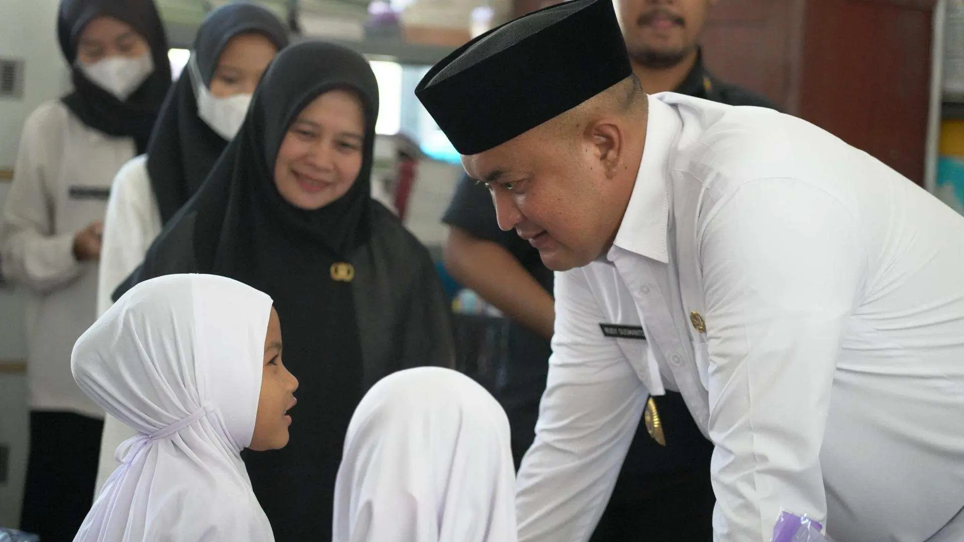 Rudy Susmanto Tinjau Kondisi Sekolah Pasca Kebakaran dan Makam Garisul di Bogor Barat