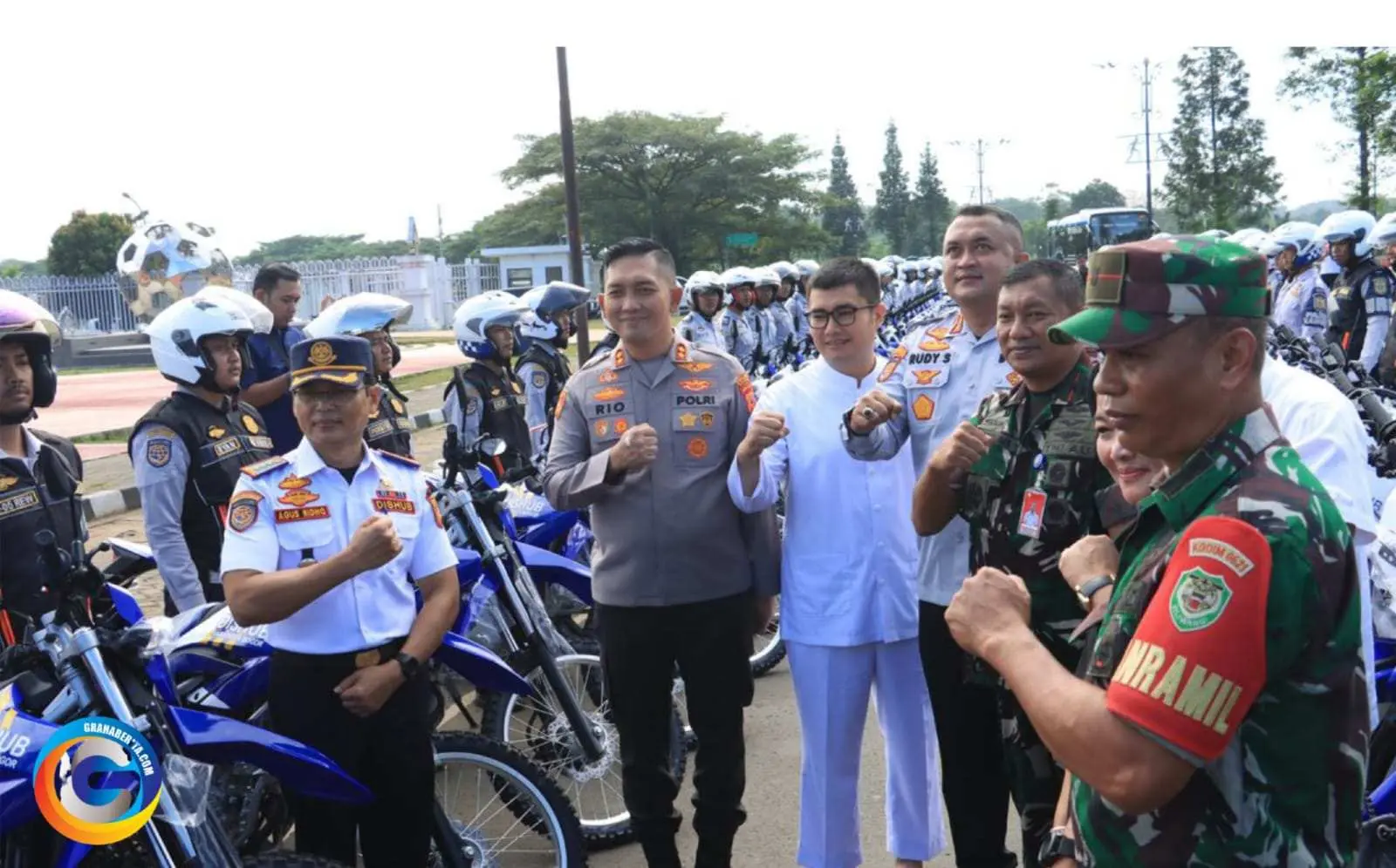 Kapolres Bogor AKBP Rio Wahyu Anggoro Bersama Bupati Dan Forkopimda Tinjau Pelaksanaan Uji Berkala Kendaraan Bermotor Keliling Oleh Dinas Perhubungan Kabupaten Bogor
