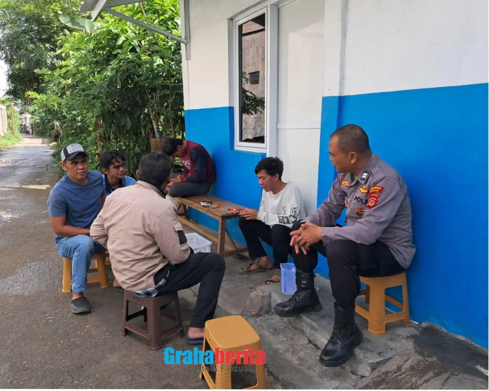 Lewat Kegiatan Sambang Warga Bhabinkamtibmas Ajak Warga Untuk Menjaga Kamtibmas Yang Aman Dan Kondusif