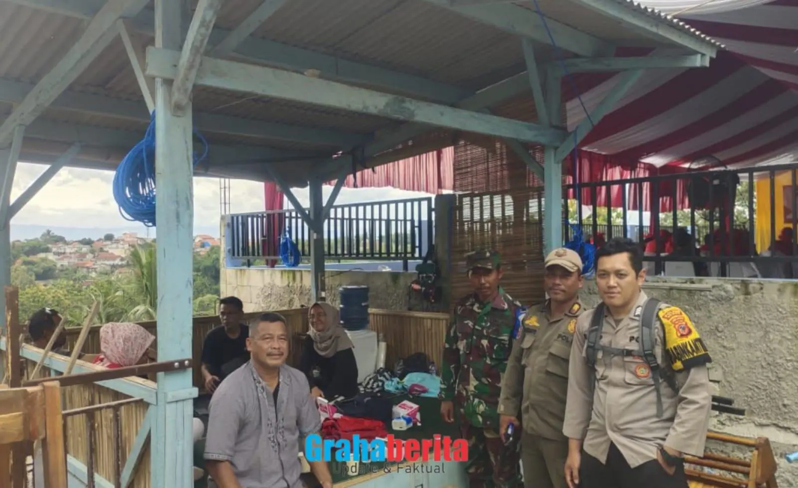 Perkuat Kesiapsiagaan Warga, Bhabinkamtibmas Polsek Kemang Hadiri Bimtek Tanggap Bencana di Desa Semplak Barat