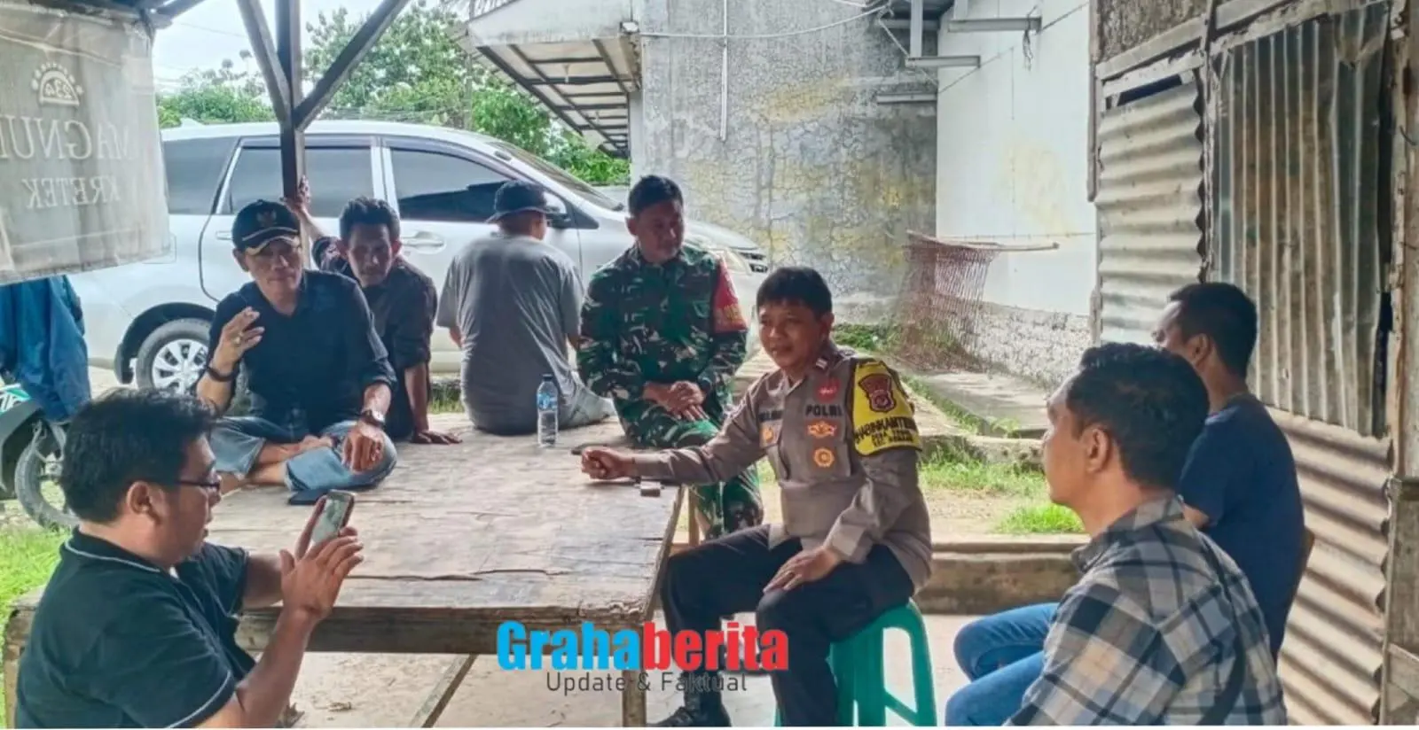 Wujudkan Kamtibmas Kondusif, Bhabinkamtibmas Polsek Kemang Lakukan Silaturahmi dan Sambang Warga di Desa Tegal