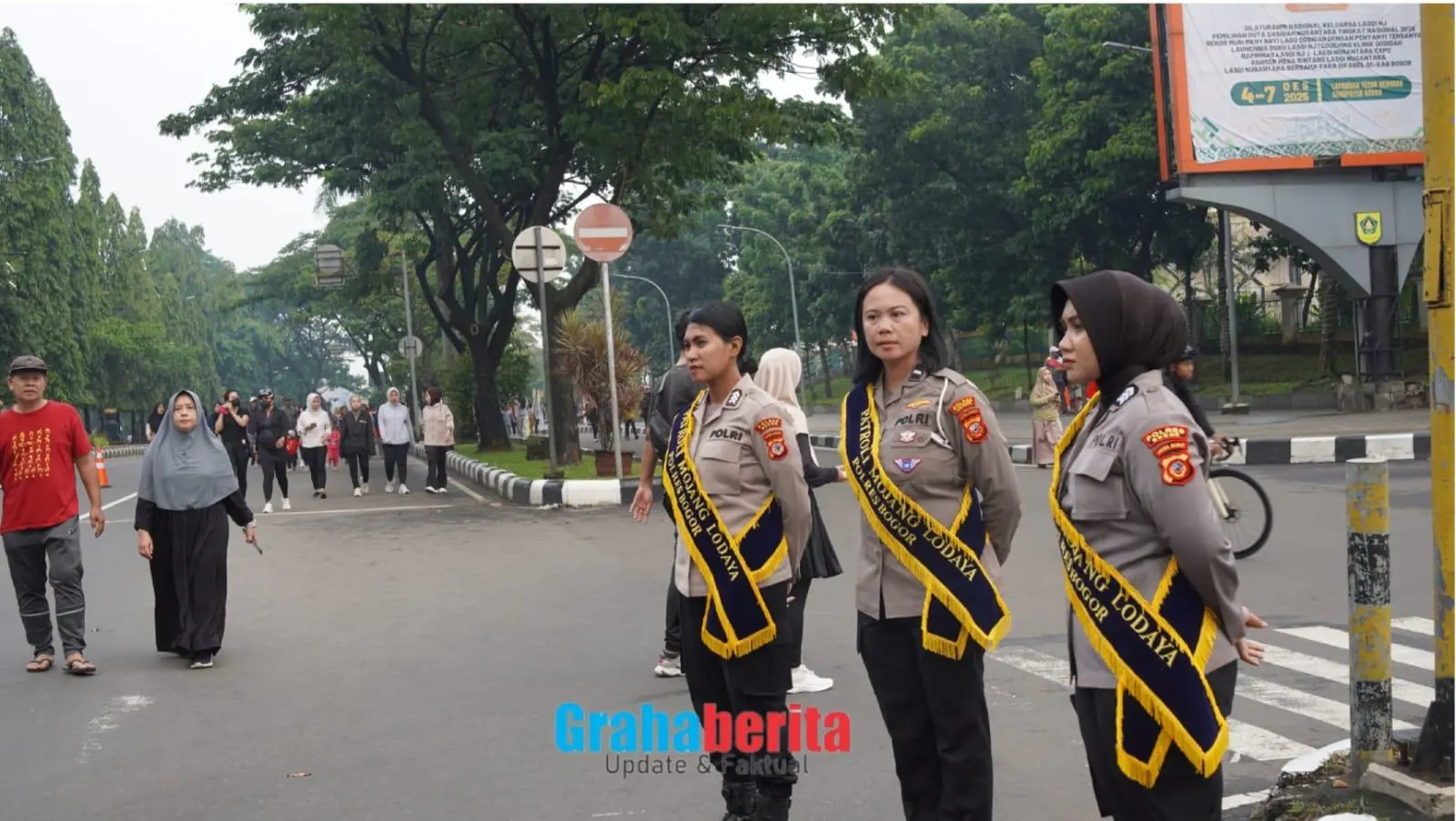 Mojang  Lodaya Polres Bogor Antar Korban Terluka di Area CFD Tegar Beriman Saat Patroli 