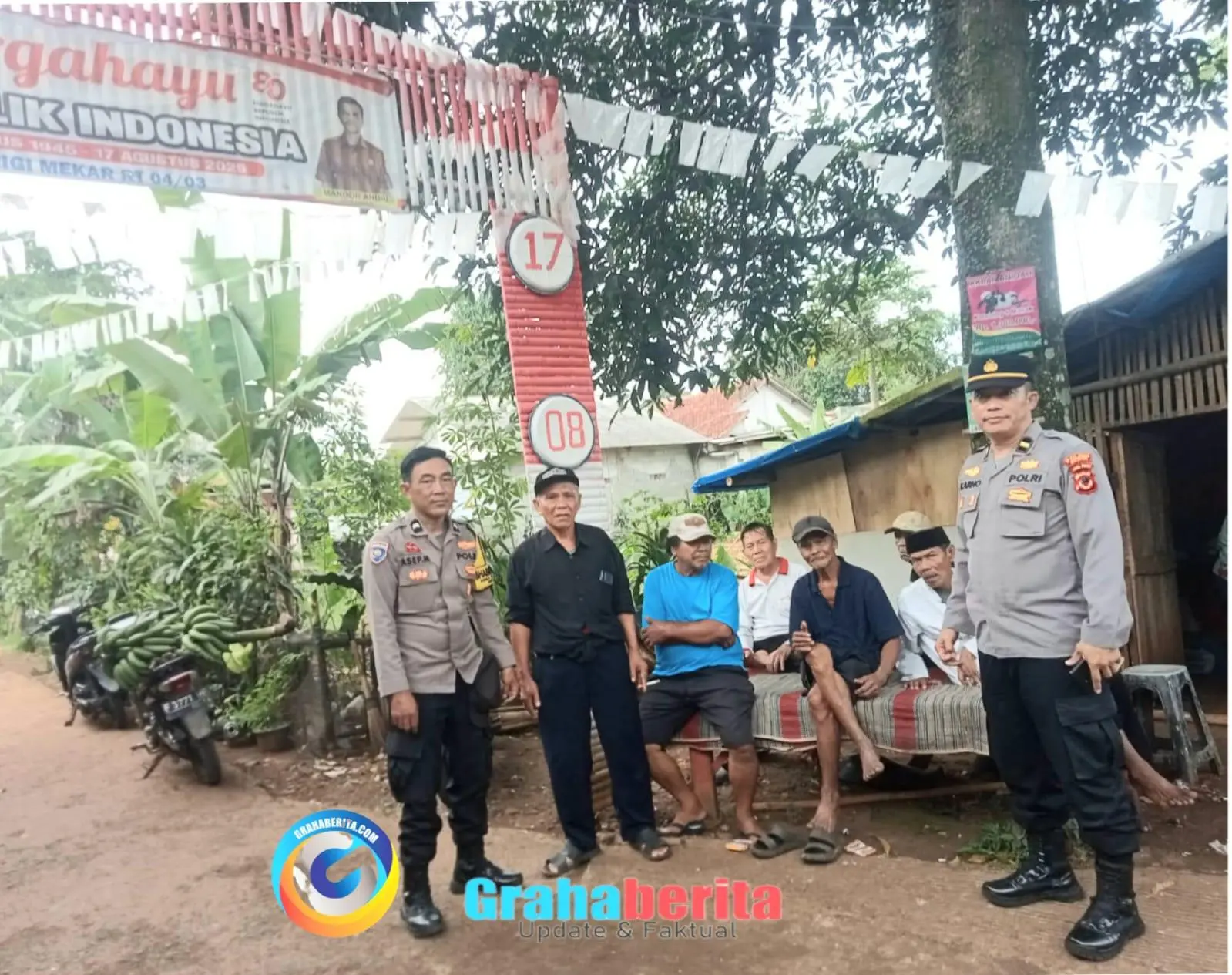 Bhabinkamtibmas Polsek Parung Jalin Kedekatan dengan Warga Desa Binaan dan Sampaikan Imbauan Kamtibmas