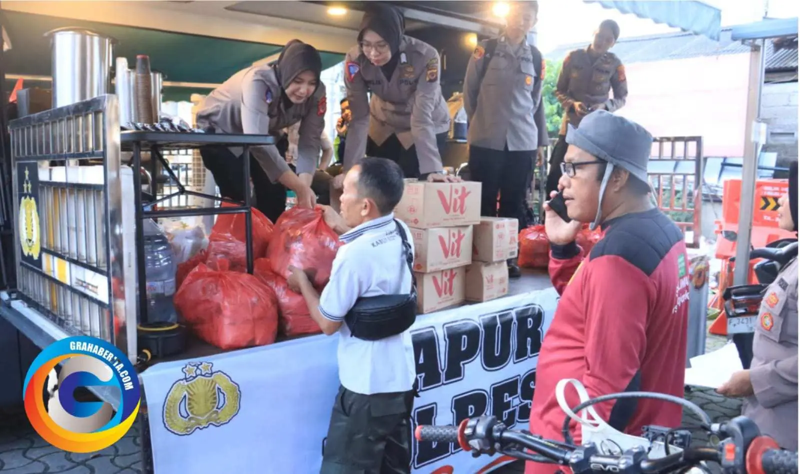 Polres Bogor Bersama Jajaran Dirikan Dapur Umum Juga Pelayanan Kesehatan