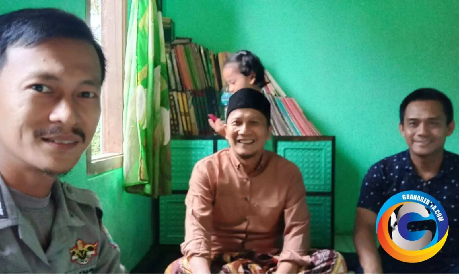 Bhabinkamtibmas Wilayah Hukum Polsek Leuwiliang Giat Cooling Sistem, Jalin Kedekatan Beri Pesan Kamtibmas Ajak Jaga Kondusifitas Dibulan Suci Ramadhan 1446 H Cegah Gangguan Kamtibmas