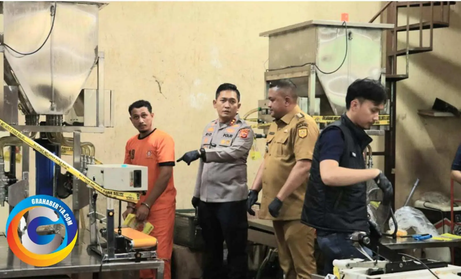 Kapolres Bogor Dan Jajaran Bersama Bupati Kab. Bogor Sidak Pengemasan Ulang Minyak kita, Terkait Pengurangan Isi Takaran Dalam Kemasan Pouch