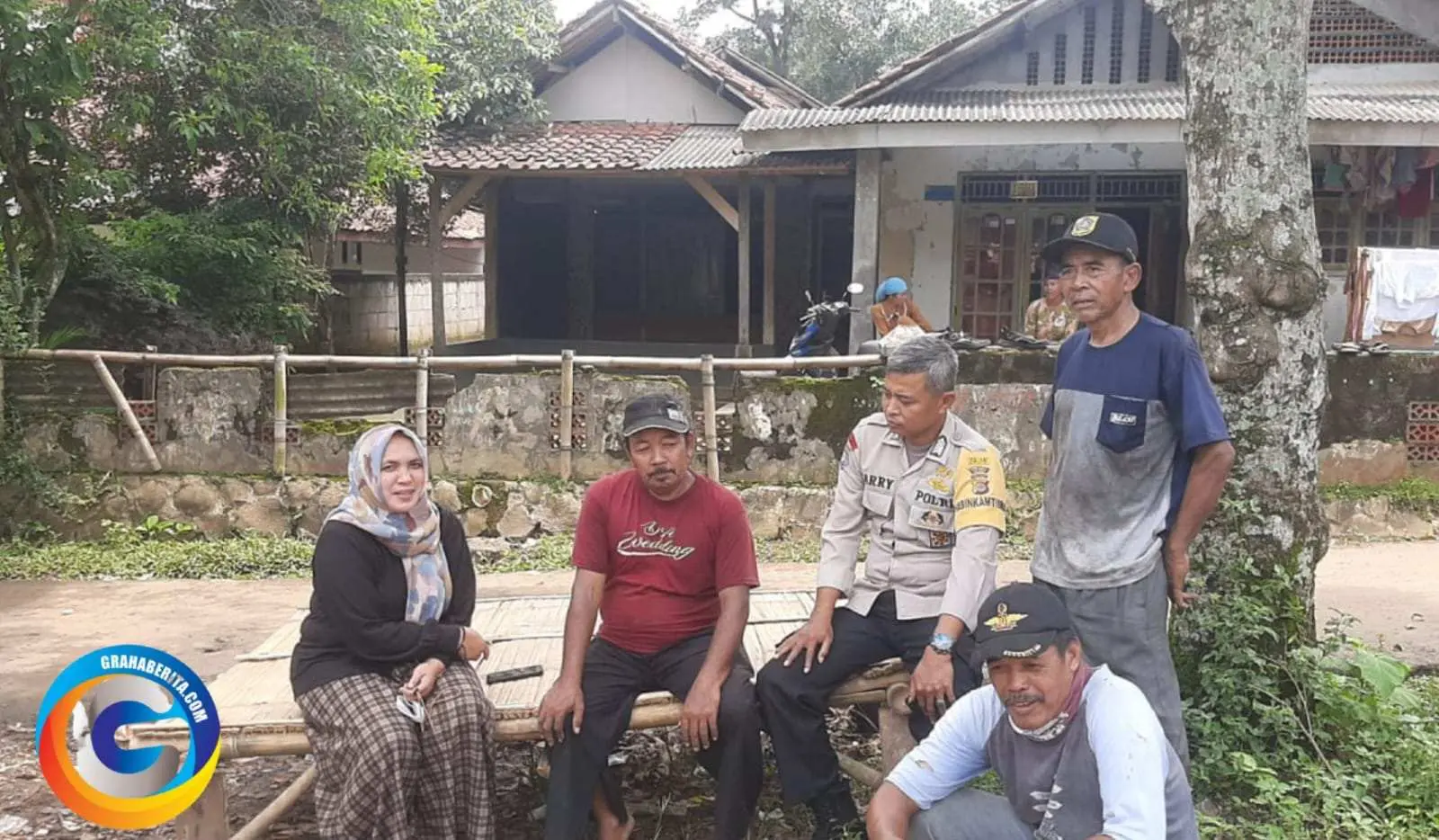 Bhabinkamtibmas Wilayah Hukum Polsek Parung POLRES Bogor Giat Cooling Sistem Silahturahmi, Warga Beri Himbauan Ajak Jaga Kondusifitas Cegah Gangguan Kamtibmas