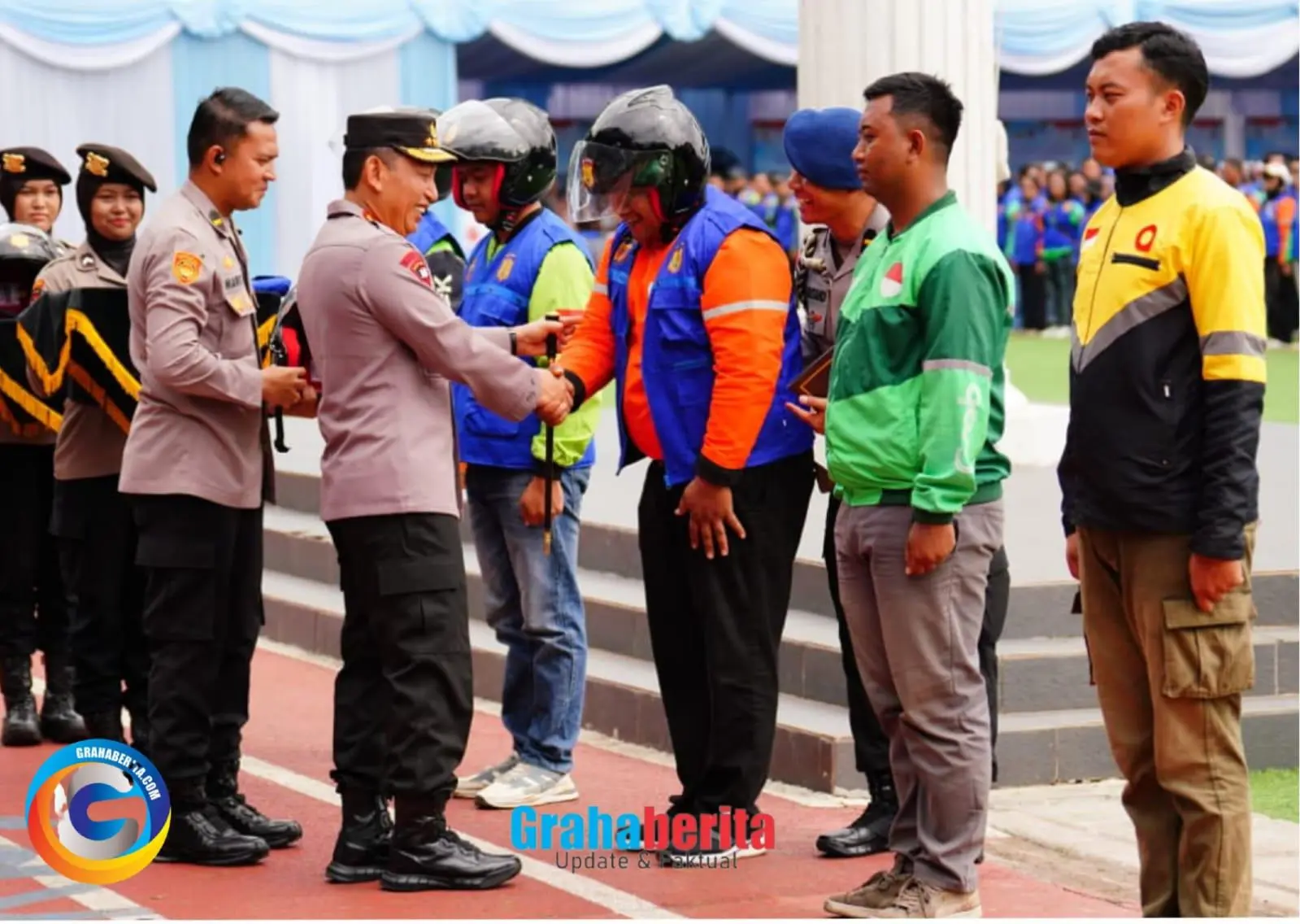 Kapolri Pimpin Apel Ojol Kamtibmas di Jabar: Bersatu Padu Jaga Keamanan