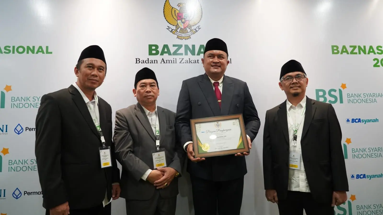 Bupati Bogor Terima Penghargaan Kepala Daerah Pendukung Baznas Pada Baznas Award 2025 Tingkat Nasional