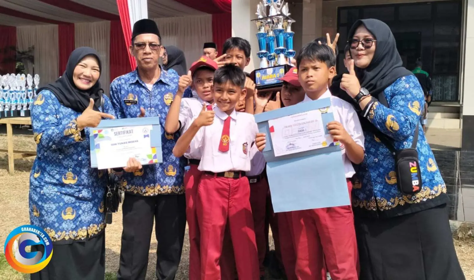 Penyerahan Tropy Lomba 02SN dan Upacara Peringatan Hardiknas 2 Mei 2025 se Kecamatan Parung
