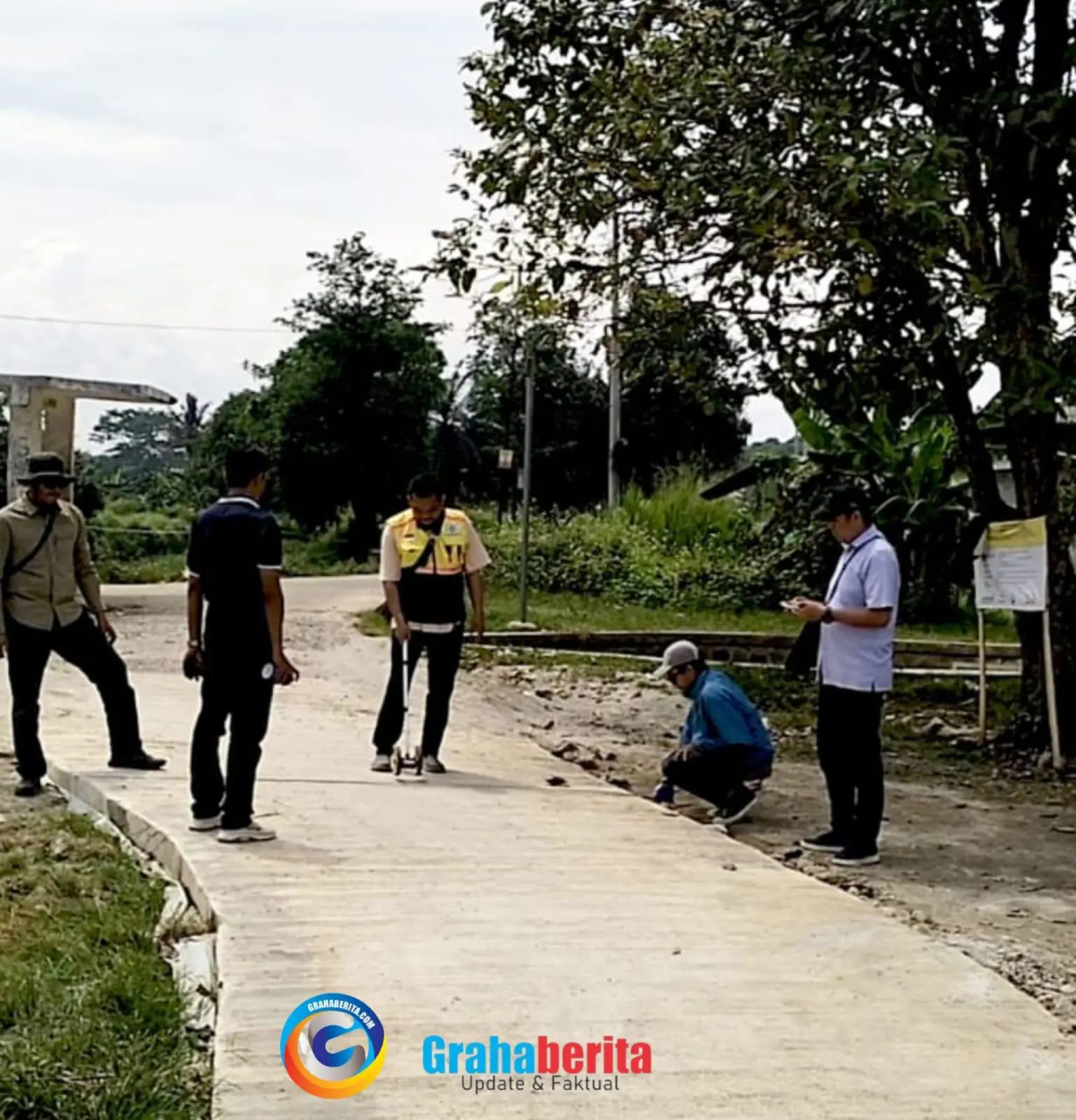 Program Pisew Desa Babakan Kuat Dugaan Tidak Sesuai Spesifikasi dan RAB, Warga Malah di Tuduh Merusak Jalan Beton yang Hancur 