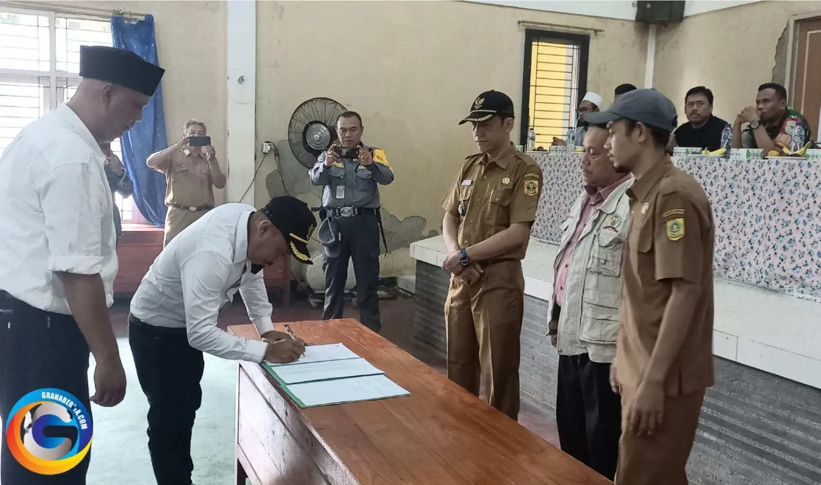 Desa Gunung Sindur adakan Bimtek dan Pelantikan Pengurus RT dan RW Periode Tahun 2025 - 2030