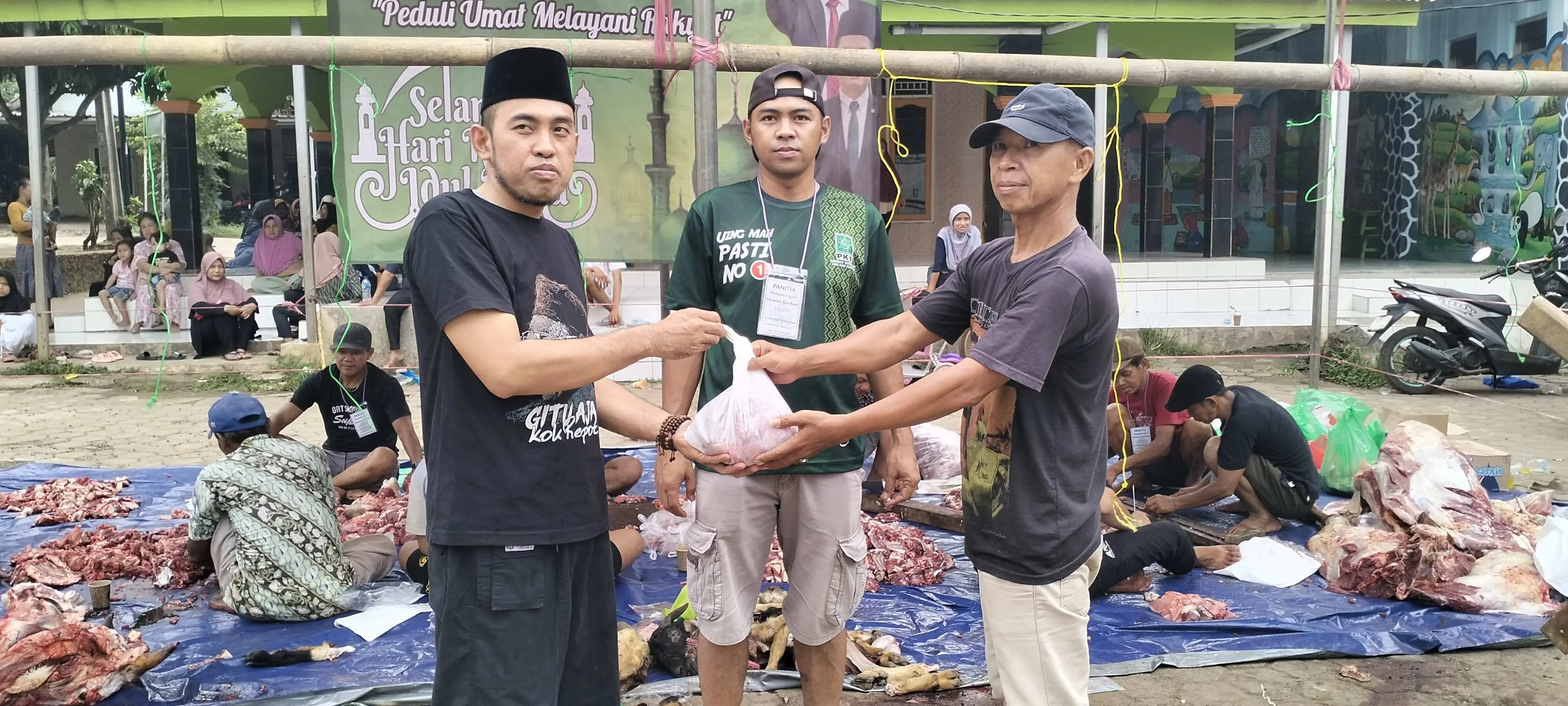 Momentum Hari Raya Idul Adha 1446 Hijriyah, Fuad Al Anshori Anggota DPRD Kabupaten Bogor, Salurkan Daging Qurban 